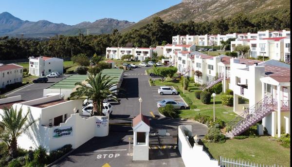 Apartment / Flat For Sale in Gordons Bay, Gordons Bay